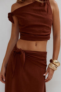 AZARIAH OFF SHOULDER TIE TOP - CHOCOLATE